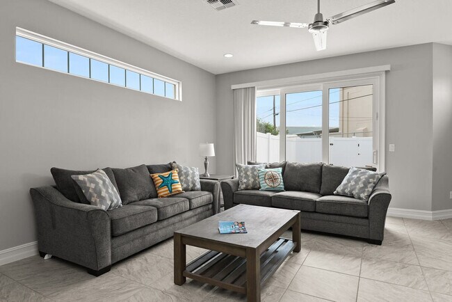 Building Photo - 132 Mediterranean Way