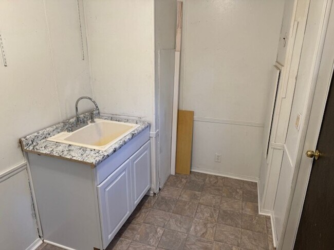 Building Photo - 187 Amy Ln