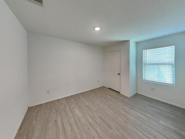 Building Photo - 116 Hollywood Dr