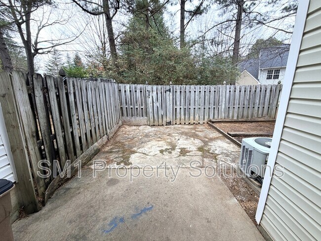 Building Photo - 5106 Bartholomew's Ln