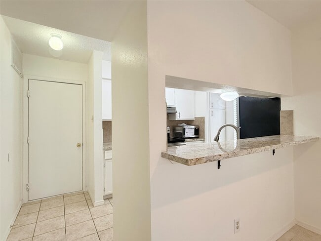Building Photo - 6701 Sands Point Dr