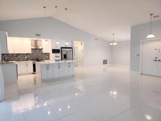 Building Photo - 14526 Paddock Dr