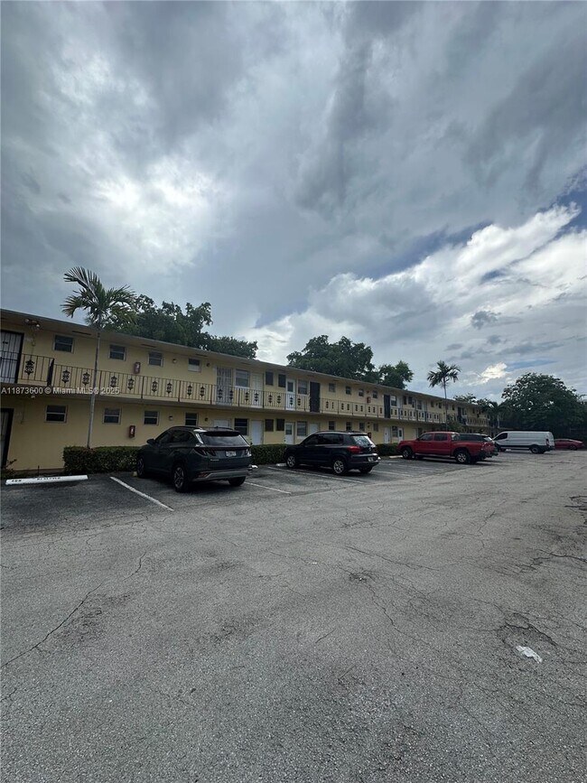 Primary Photo - 20200 NE 29th Ct