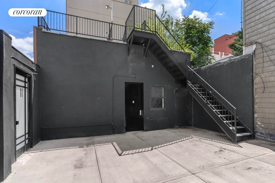 Building Photo - 11 Olive St