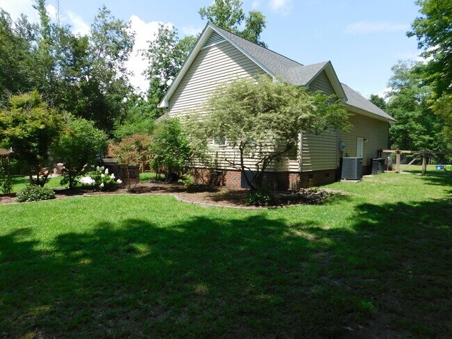Building Photo - 300 Taliaferro Ln