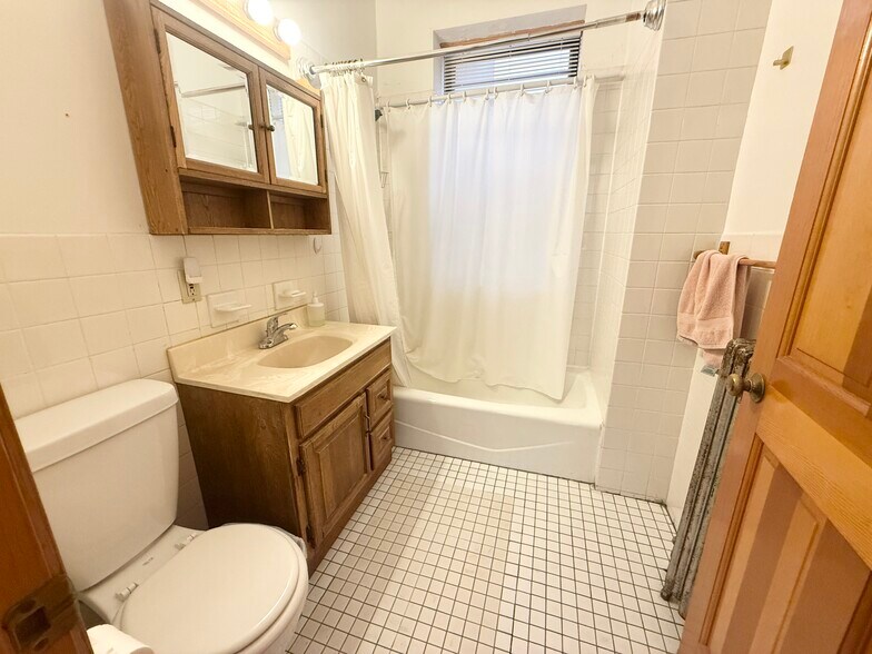 Building Photo - 145 Hillside St