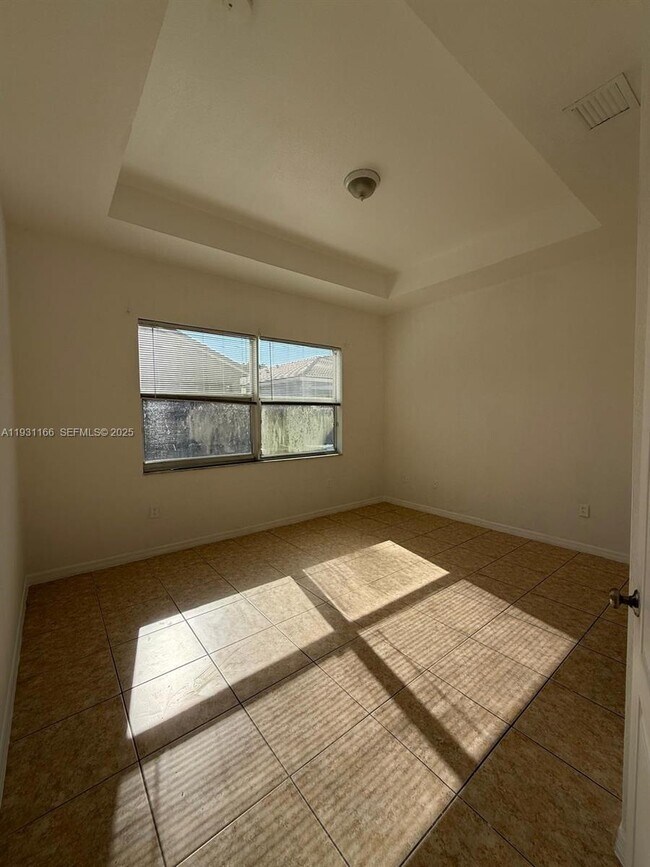 Building Photo - 2221 NE 37th Terrace