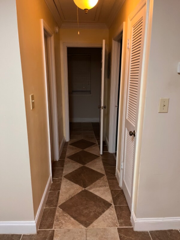 Building Photo - 334 Somerset Dr