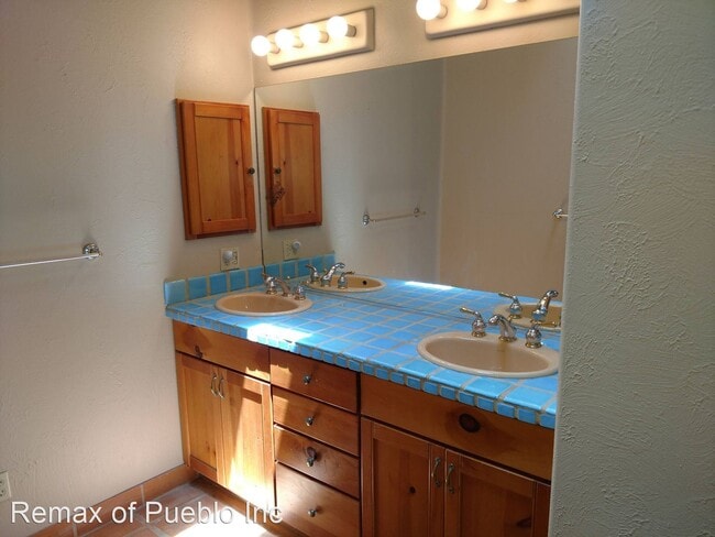 Building Photo - 4 br, 3 bath House - 385 S. TEJON