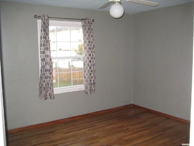 Building Photo - Great location, walking distance from OSU