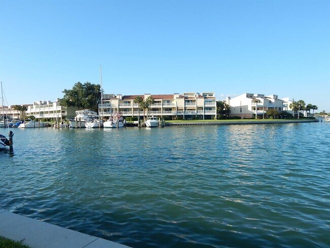 Building Photo - 534 Plaza Seville Ct