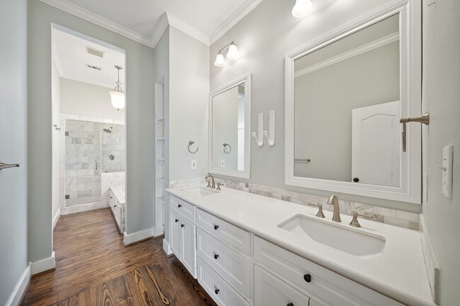 Building Photo - 513 W 22nd St