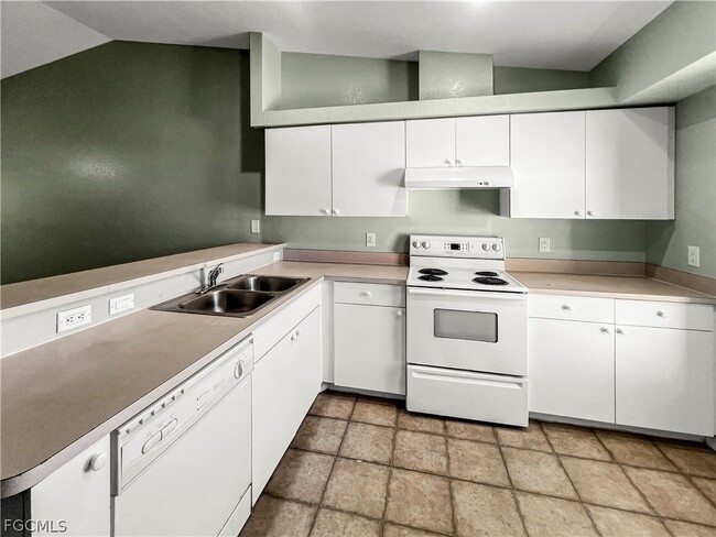 Building Photo - 1909 SW Santa Barbara Pl