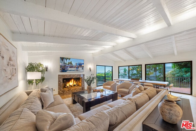 Building Photo - 9305 Beverlycrest Dr