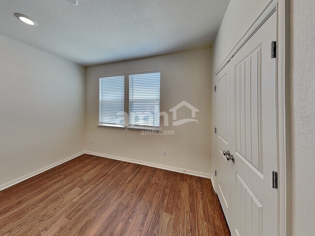 Building Photo - 2725 Wolfcreek