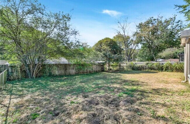 Building Photo - 2612 Loghaven Dr NW