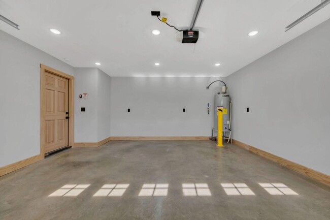 Building Photo - 110 Hooper Dr