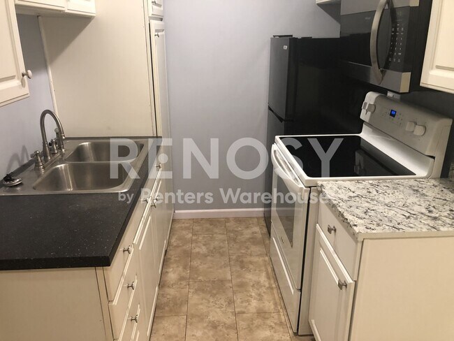 Building Photo - Available July 1st - 1 Bed/1 Bath Triplex in Prior Lake