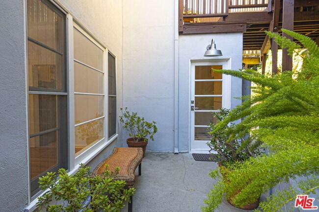 Building Photo - 2318 Canyon Dr