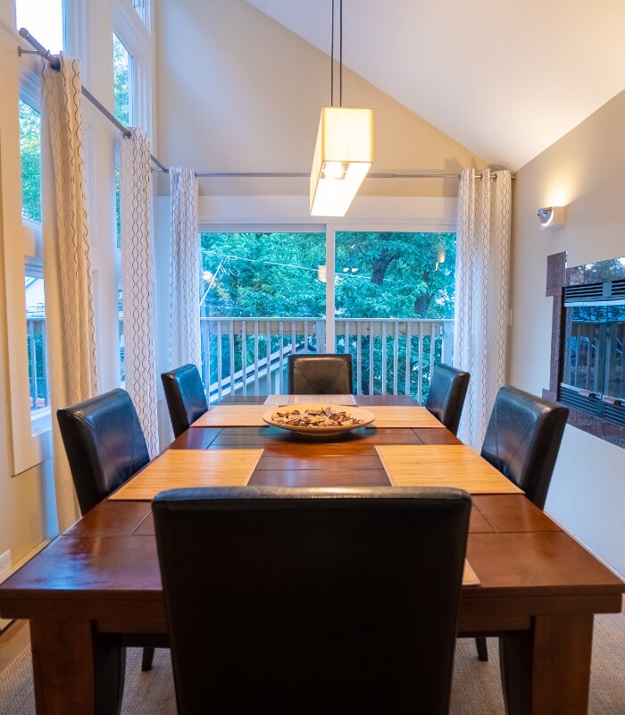 Building Photo - 830 W Altgeld St