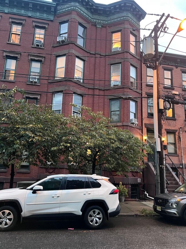 Building Photo - 234 6th St