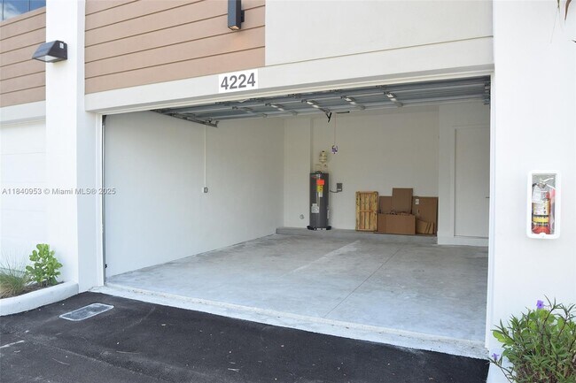 Building Photo - 4218 NE 7th Terrace
