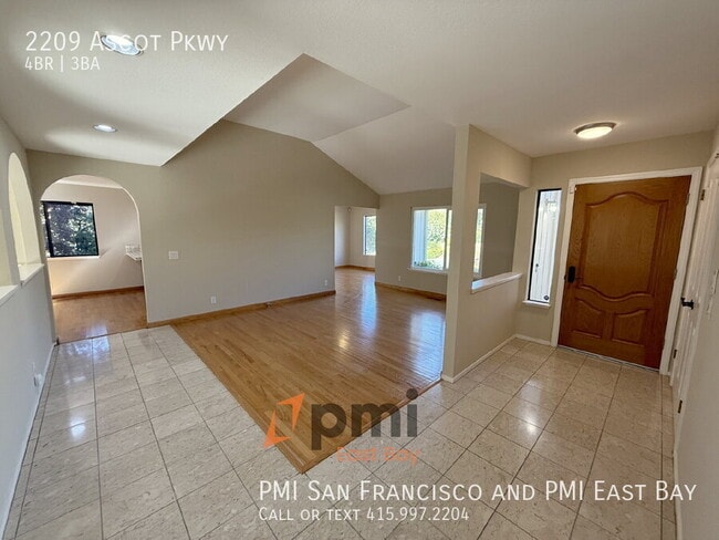 Building Photo - 2209 Ascot Pkwy