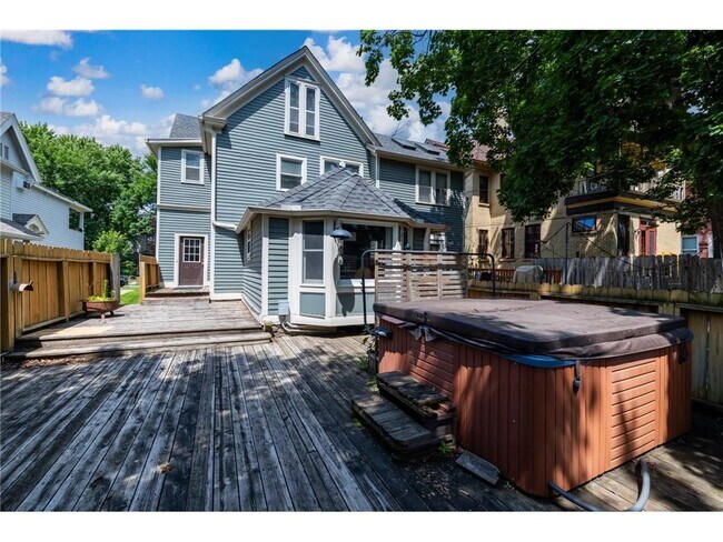 Building Photo - 546 Ashland Ave