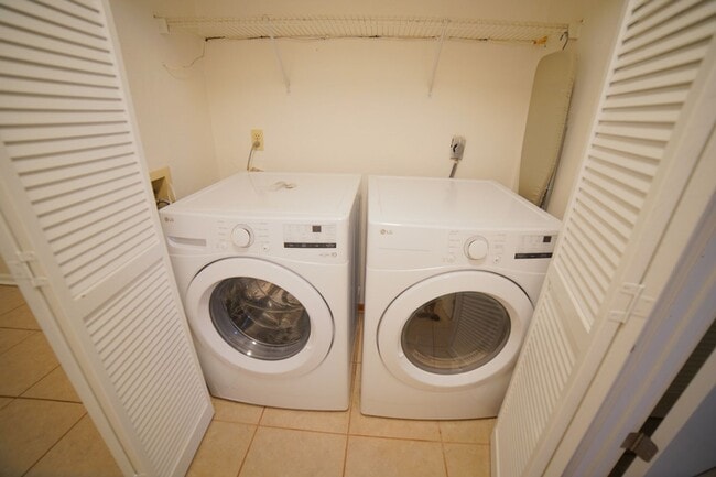 Building Photo - 2 Bed / 2 Bath Near FSU