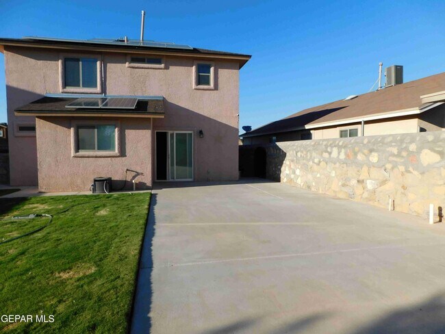 Building Photo - 14024 Tierra Halcon Dr