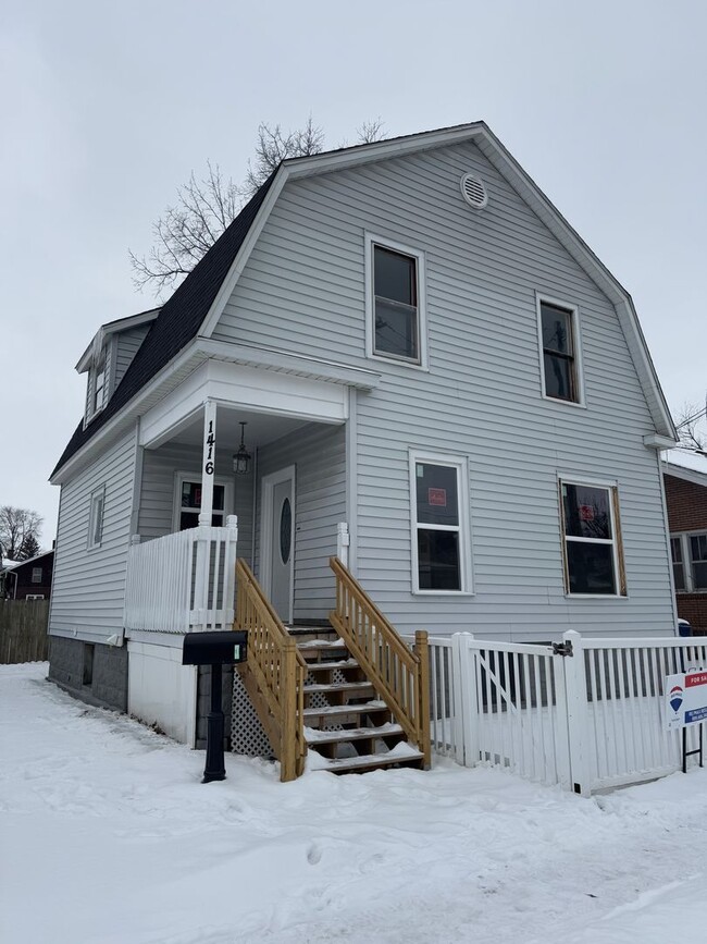 Building Photo - Beautifully remodeled 3 Bedroom 1.5 Bath