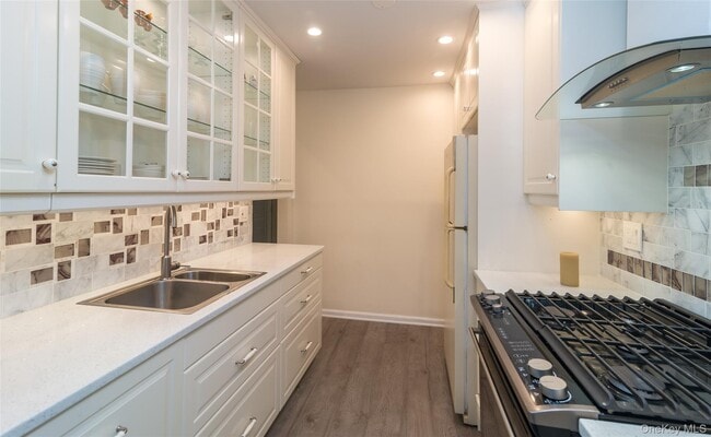 Building Photo - 327 N Greeley Ave