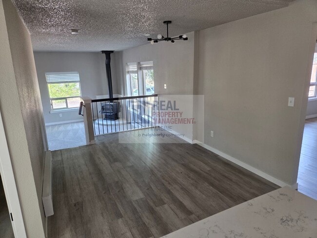 Building Photo - Recently remodeled 3 bedroom, 2.5 bath home