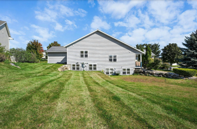 Building Photo - Cottage Grove Duplex