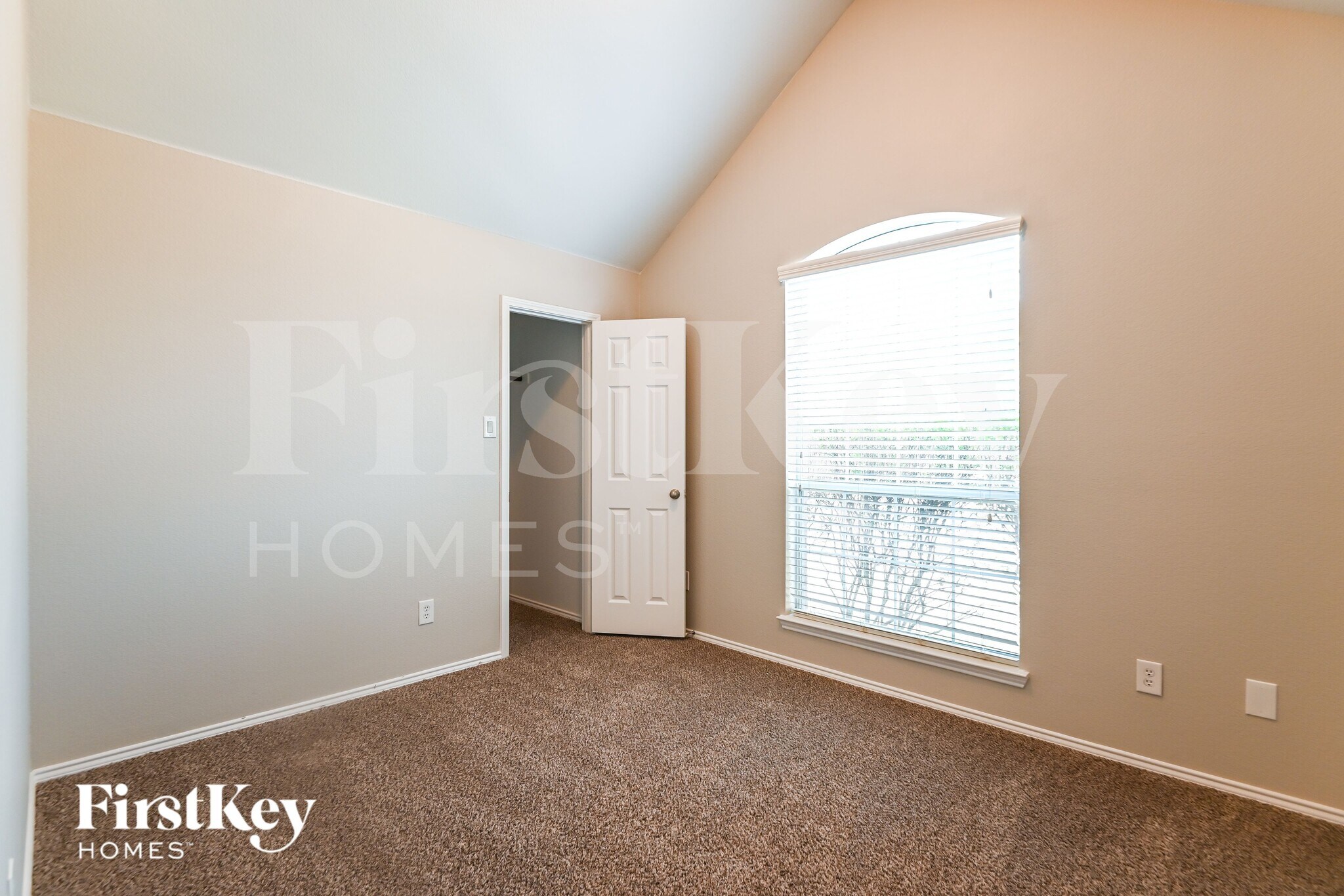 Building Photo - 824 Trailwood Dr
