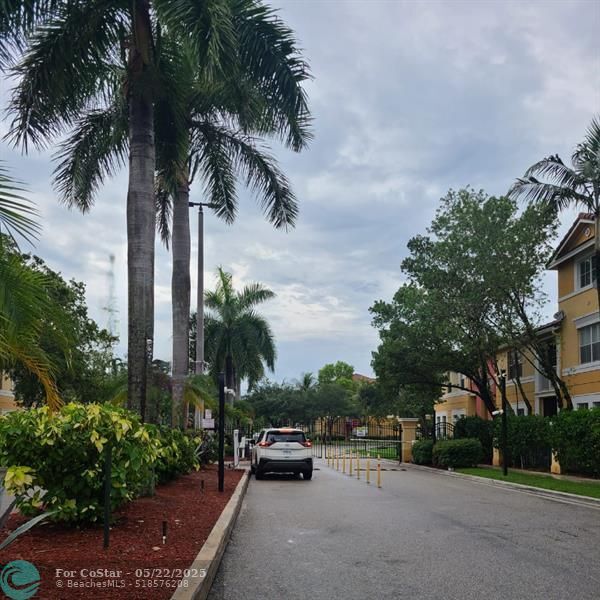 Building Photo - 2659 Carambola Cir N