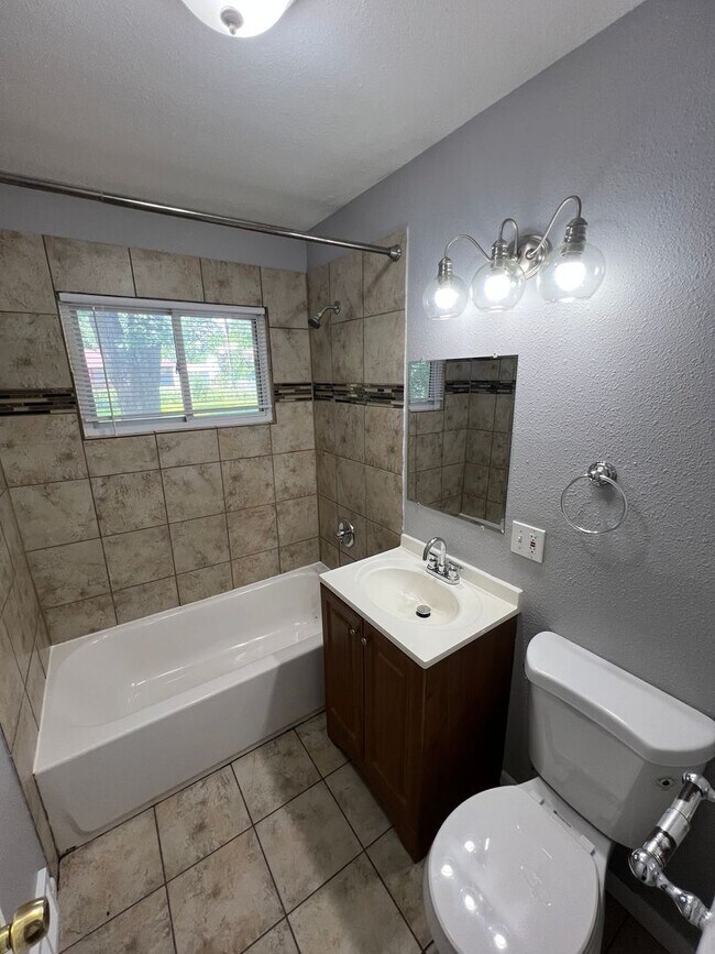 Building Photo - Cozy 3 Bedroom Home with Spacious Yard and...