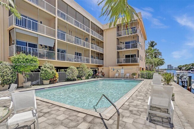 Building Photo - 2640 NE 135th St