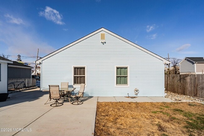 Building Photo - 40 Seabreeze Way