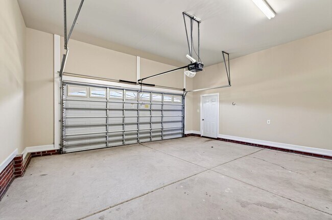 Building Photo - 147 Watersedge Ln