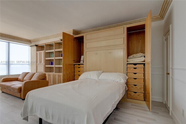 Building Photo - 4925 Collins Ave