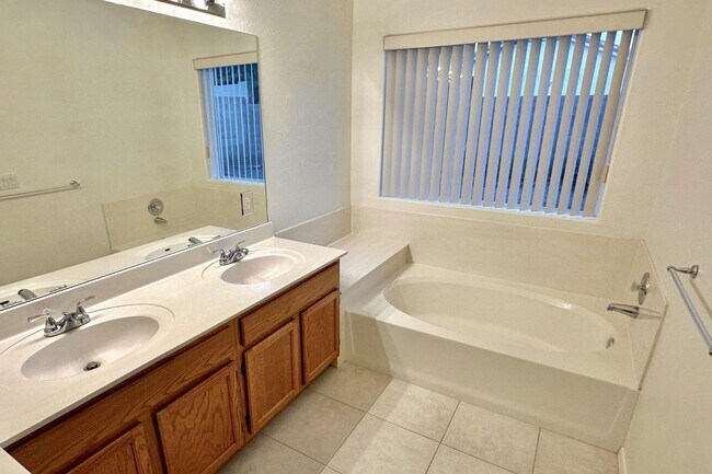 Building Photo - 4256 E Chaparosa Way