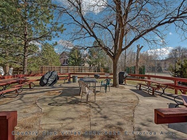 Building Photo - $925 Great location off Leetsdale/Parker and Florida with lots of amenities such as pool, hot tub...