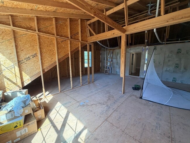 Building Photo - End Unit 3 Bedroom Townhome in Auburn