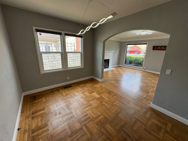 Building Photo - Charming 2-Bedroom Bungalow for Rent Near ...