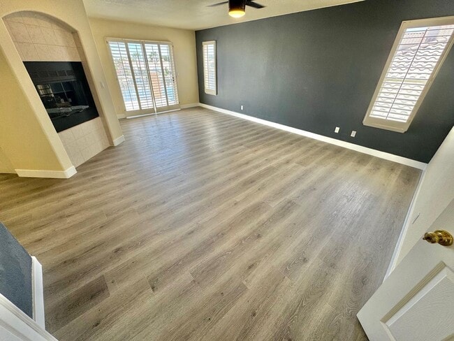 Building Photo - GORGEOUS 2 STORY SPACIOUS 4 BEDROOM HOUSE ...