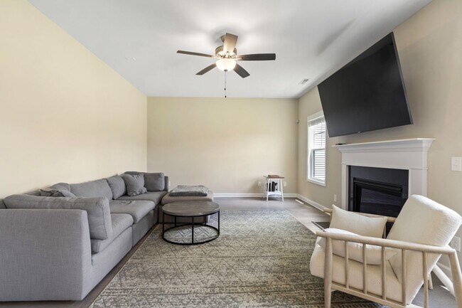 Building Photo - Elegant Home in Oyster Landing