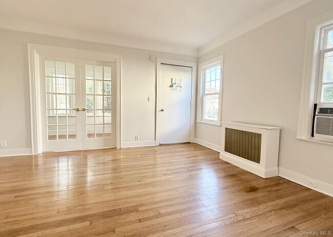 Building Photo - 453 Beach Ave