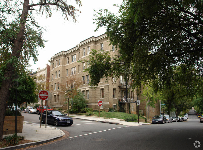 Building Photo - The Barlow at Kalorama Park