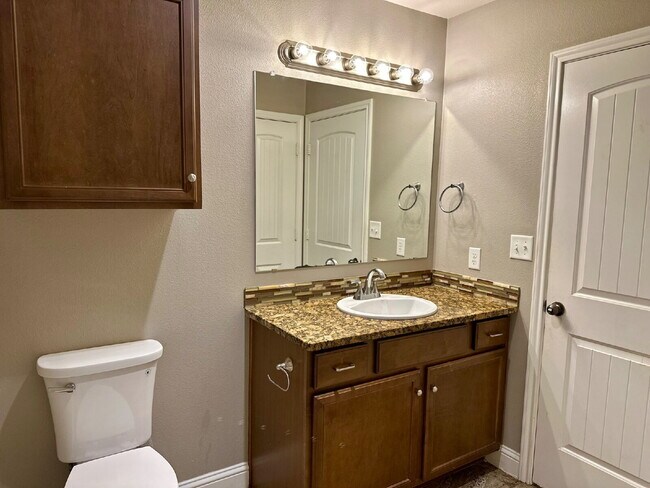 Building Photo - Beautiful 3/2/2 in South Lubbock!